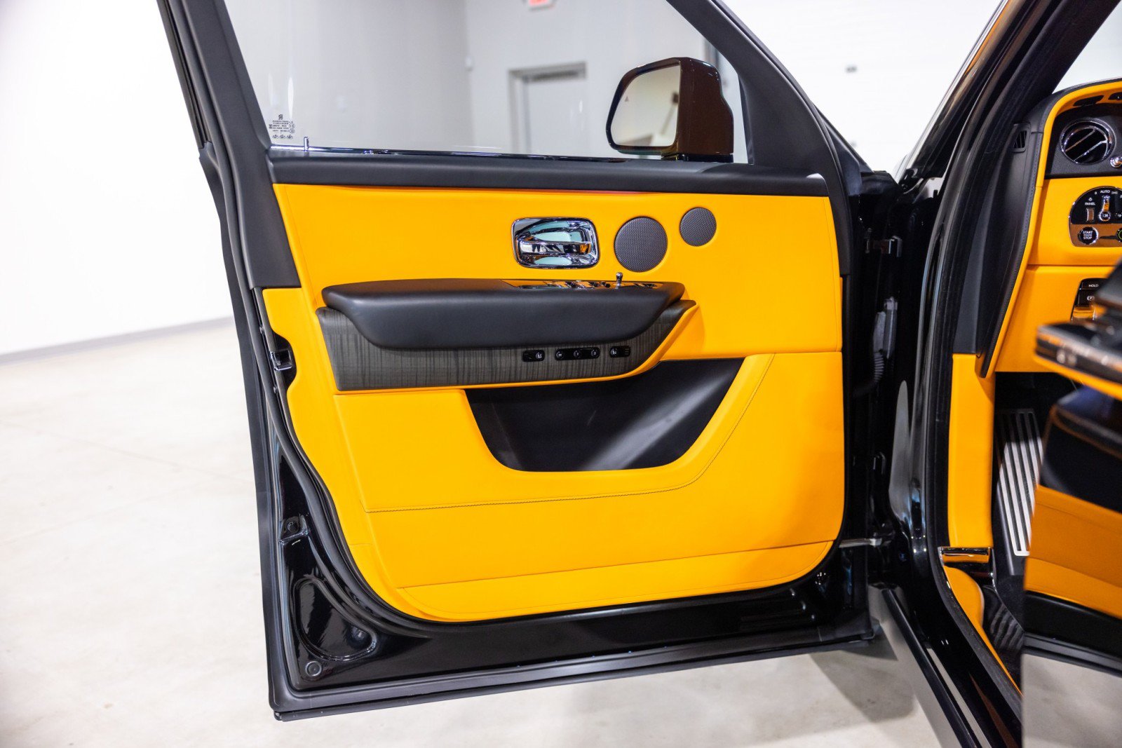 Used 2022 Rolls-Royce Cullinan AWD/4WD image 21