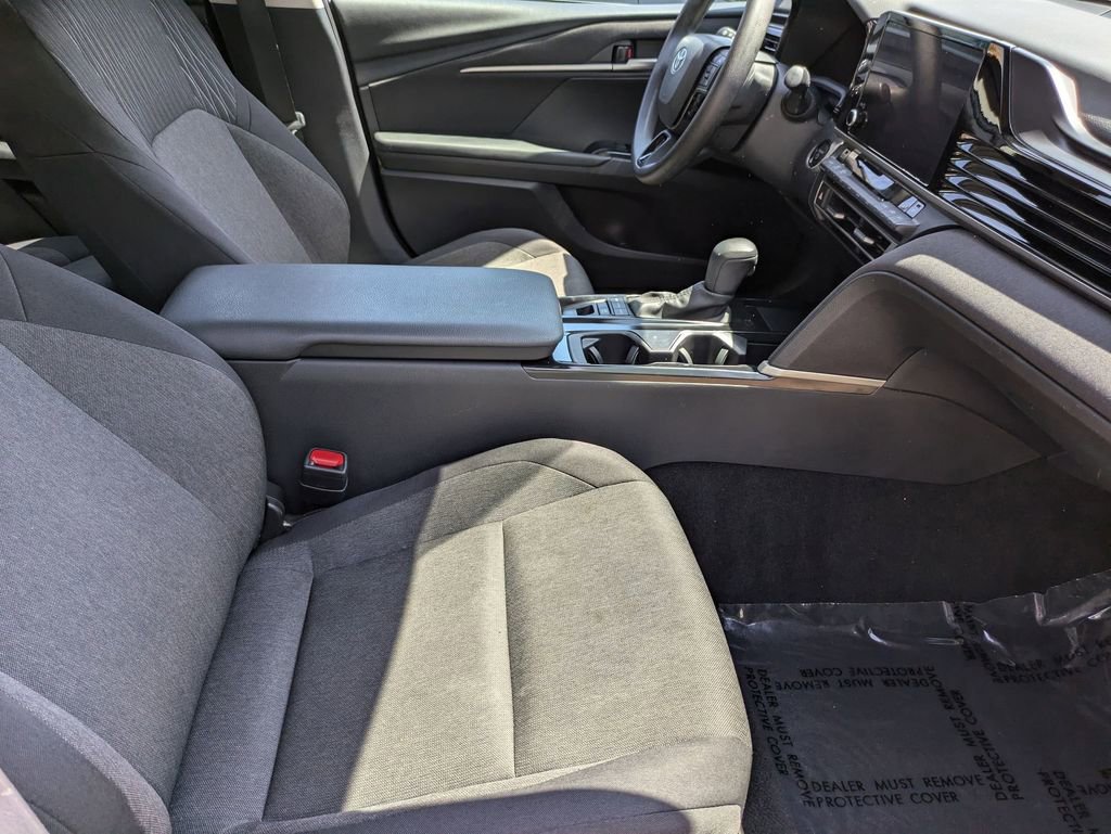 Used 2025 Toyota Camry LE image 31