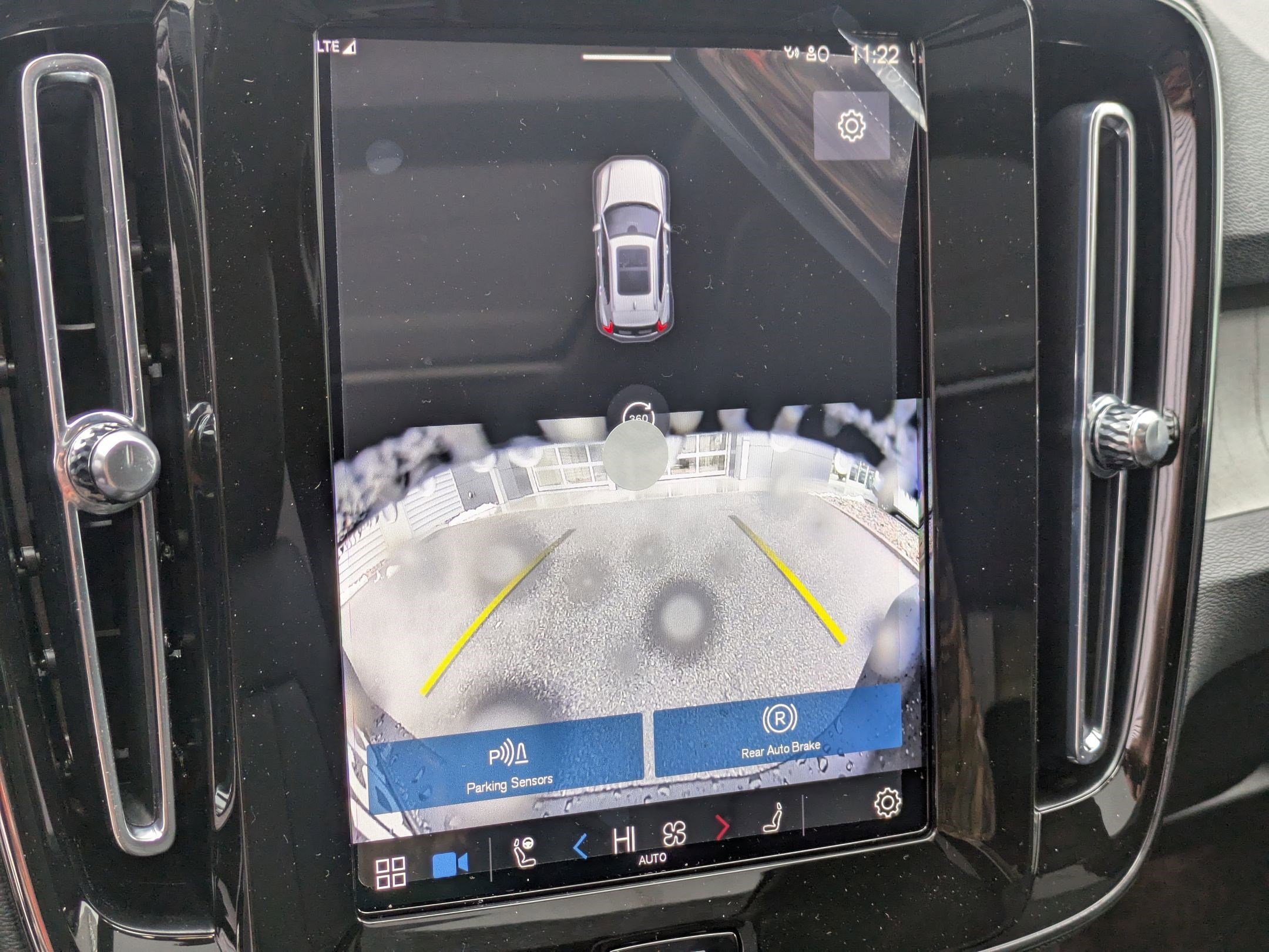 New 2025 Volvo XC40 B5 Plus w/ Protection Package Premier image 14