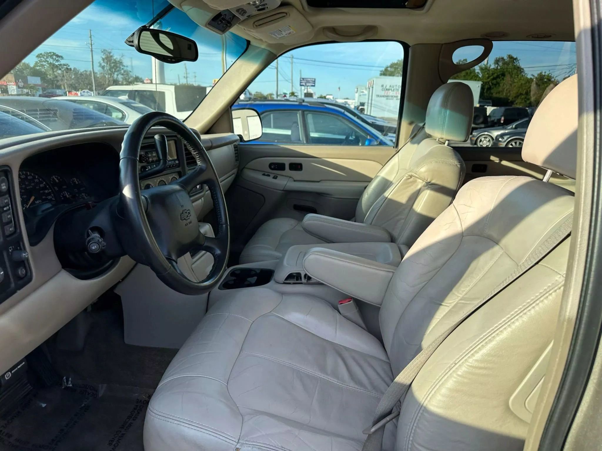 Used 2002 Chevrolet Suburban LT image 13