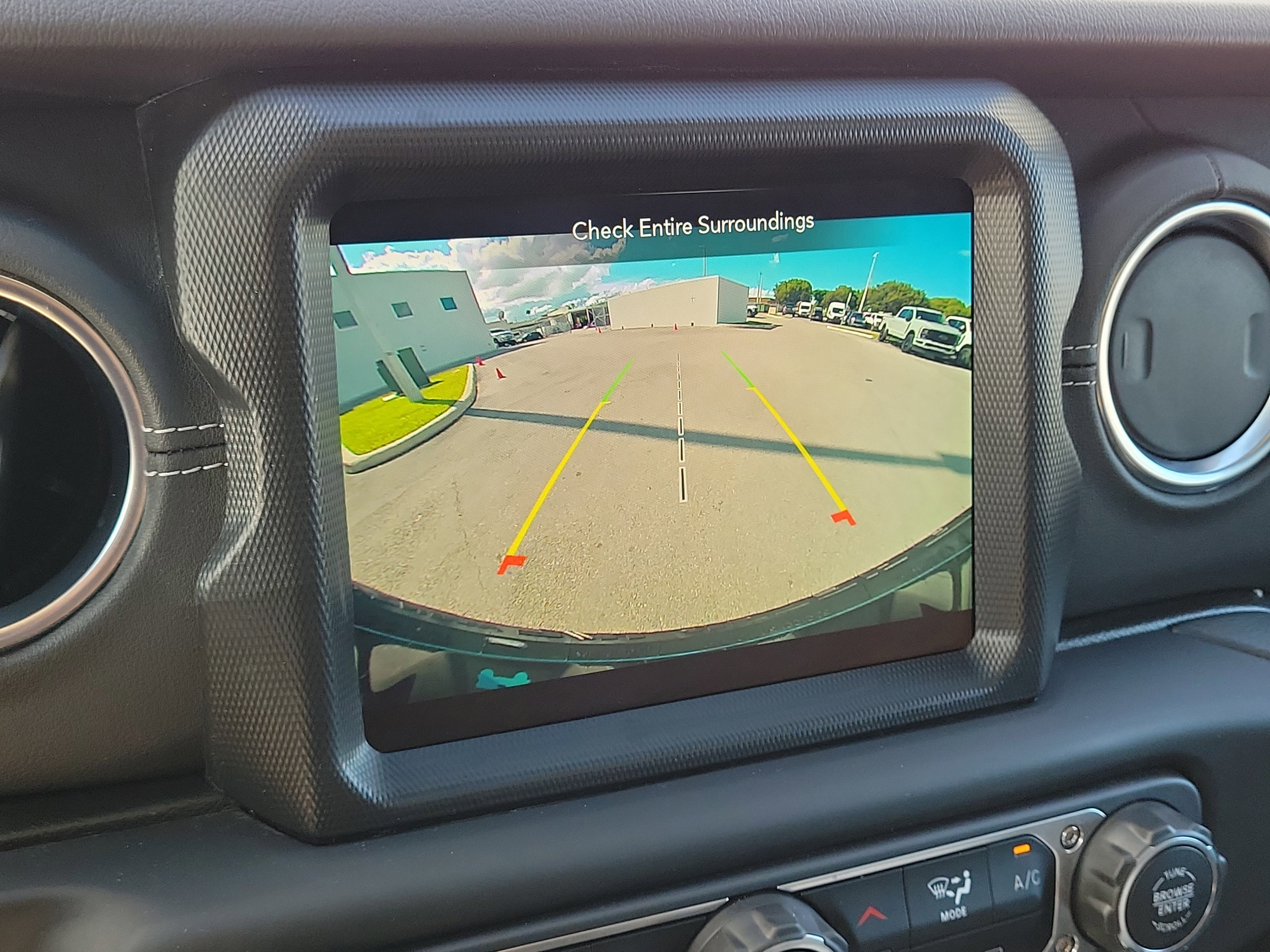 Used 2022 Jeep Wrangler Unlimited Sahara image 9