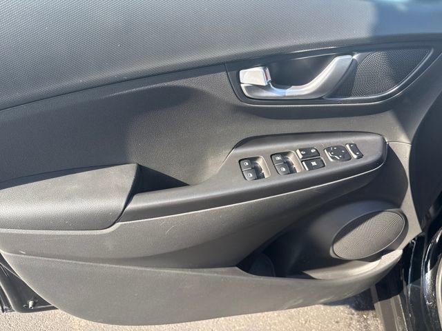 Certified 2023 Hyundai Kona SEL w/ Convenience Package image 9