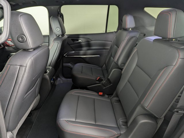 Used 2025 Chevrolet Traverse Z71 image 16