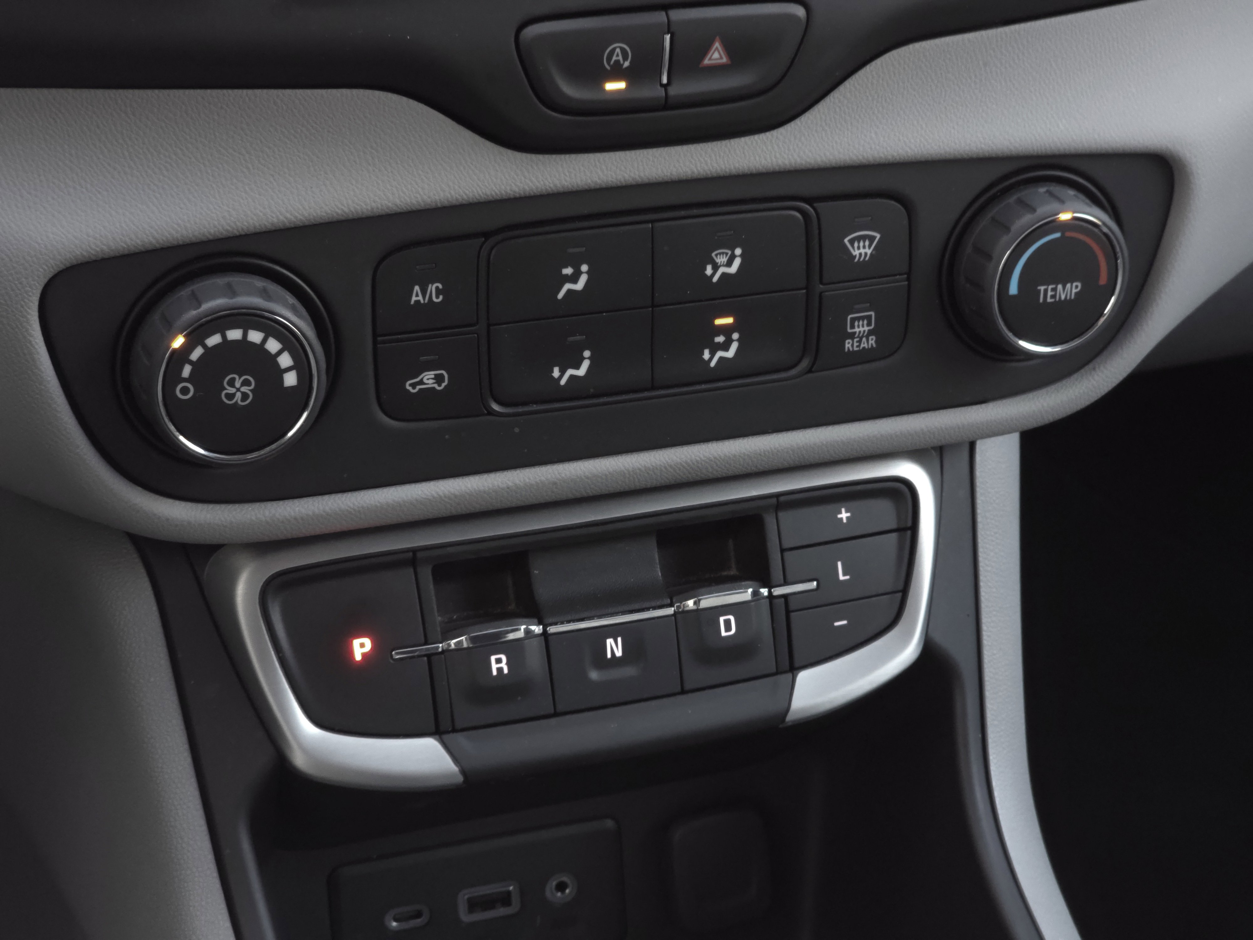 Used 2024 GMC Terrain SLE image 16