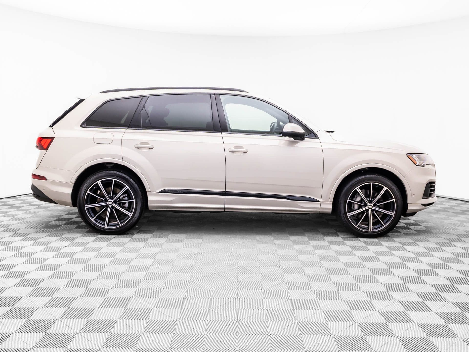 Used 2023 Audi Q7 3.0T Premium Plus image 6