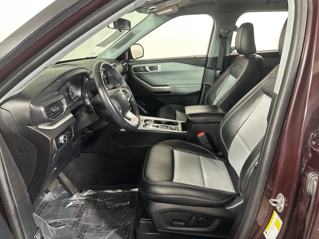 Used 2023 Ford Explorer XLT w/ Equipment Group 202A image 16