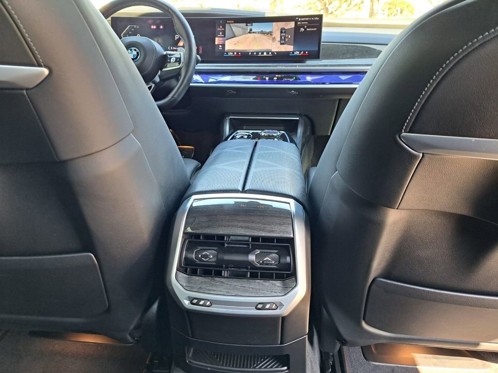 Used 2024 BMW 750e xDrive image 17
