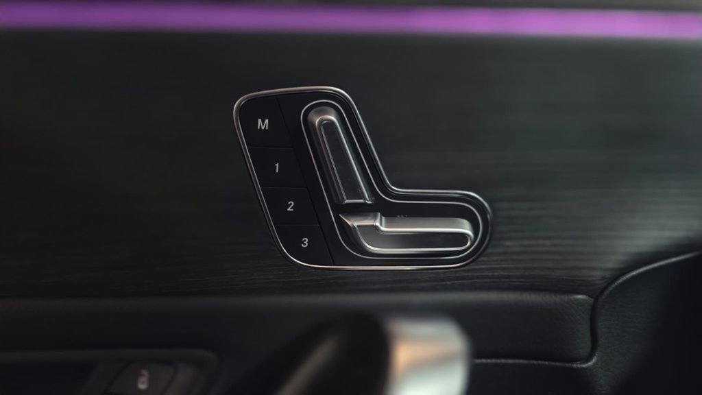 Used 2023 Mercedes-Benz CLA 250 4MATIC image 23