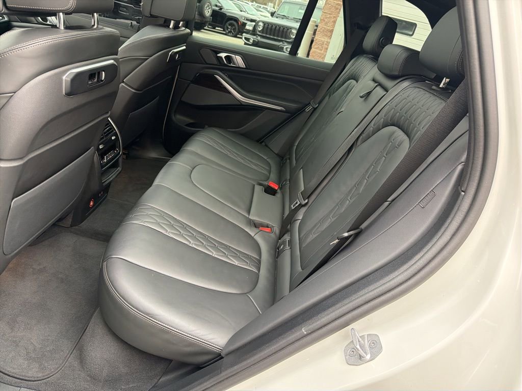 Used 2025 BMW X5 xDrive50e image 24