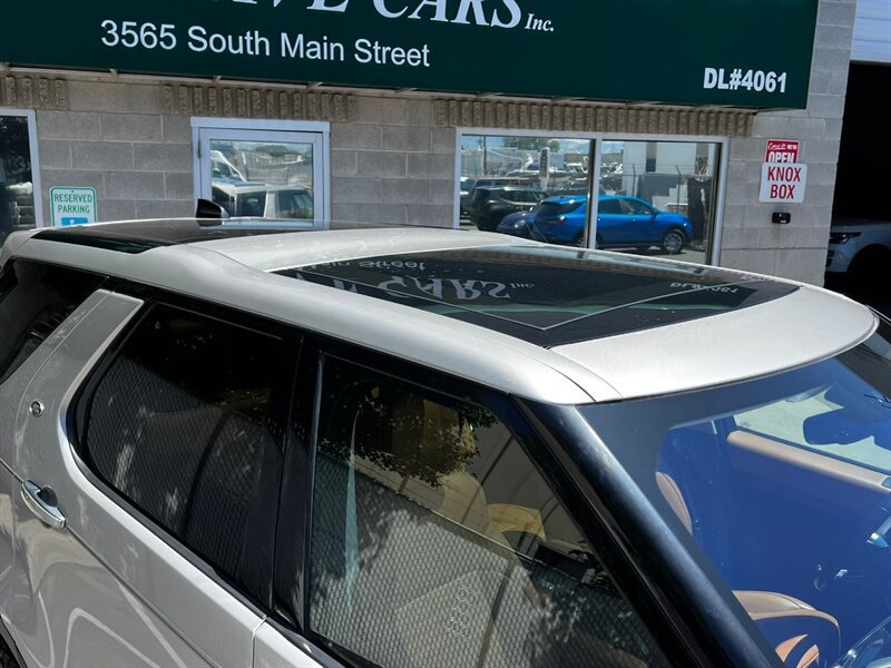 Used 2017 Land Rover Discovery HSE Luxury AWD/4WD image 10
