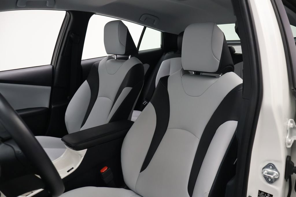 Used 2018 Toyota Prius Four FWD image 13