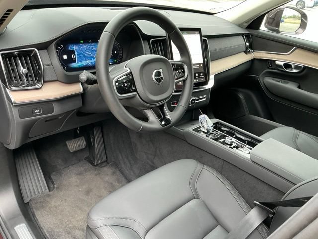 Certified 2025 Volvo XC90 B5 Plus AWD/4WD image 26