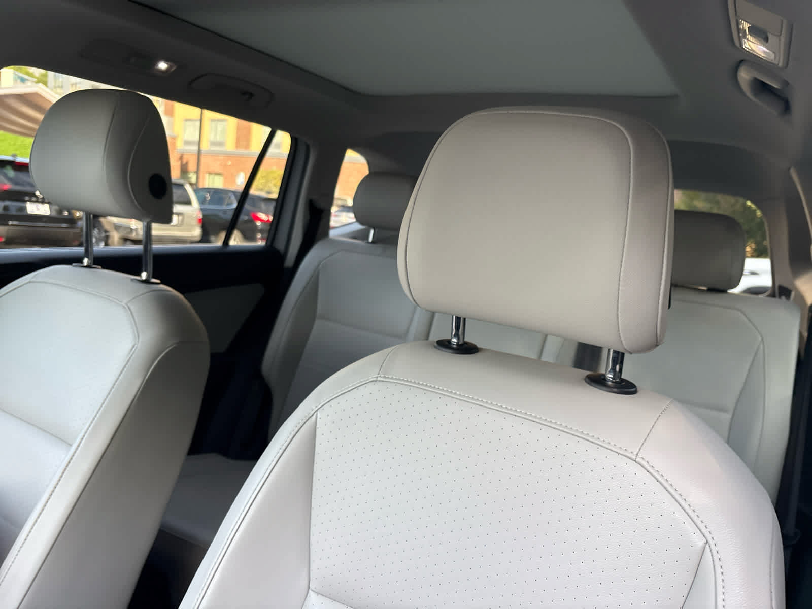 Used 2018 Volkswagen Tiguan SEL AWD/4WD image 5