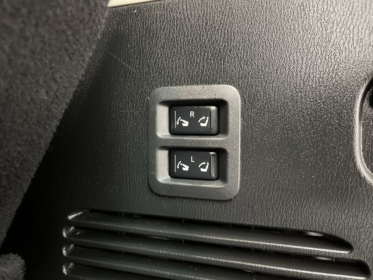 Used 2020 Nissan Armada SL w/ Premium Package AWD/4WD image 32