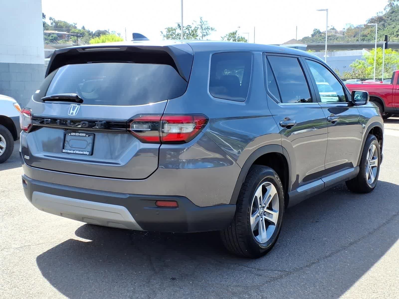 Used 2025 Honda Pilot EX-L image 4