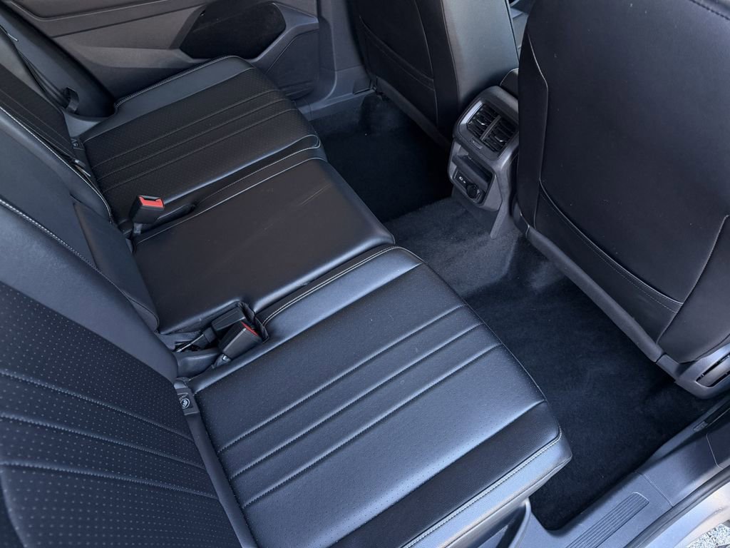 Used 2024 Volkswagen Tiguan SE image 21