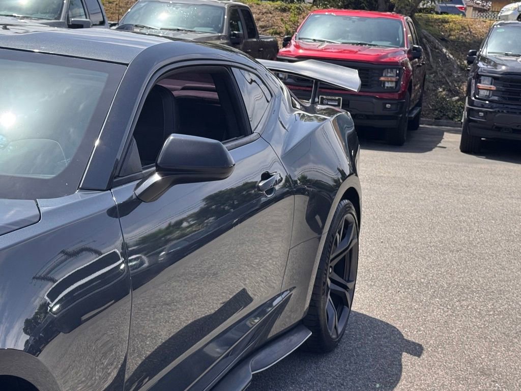 Used 2018 Chevrolet Camaro SS RWD image 9