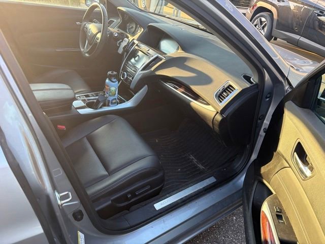 Used 2017 Acura TLX FWD image 9