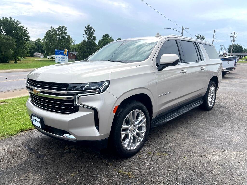 Used 2021 Chevrolet Suburban LT image 3