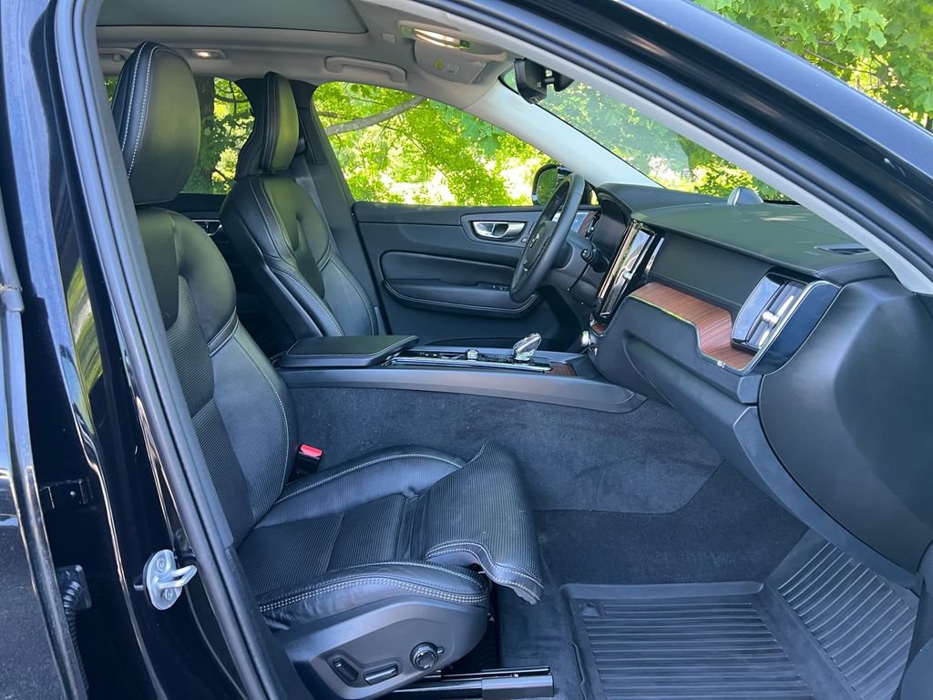Certified 2023 Volvo XC60 B5 Ultimate AWD/4WD image 29
