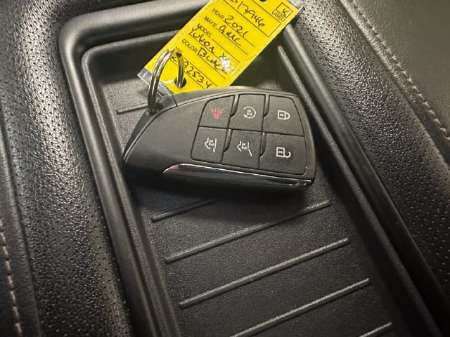 Used 2021 GMC Yukon XL AT4 w/ AT4 Premium Plus Package AWD/4WD image 18