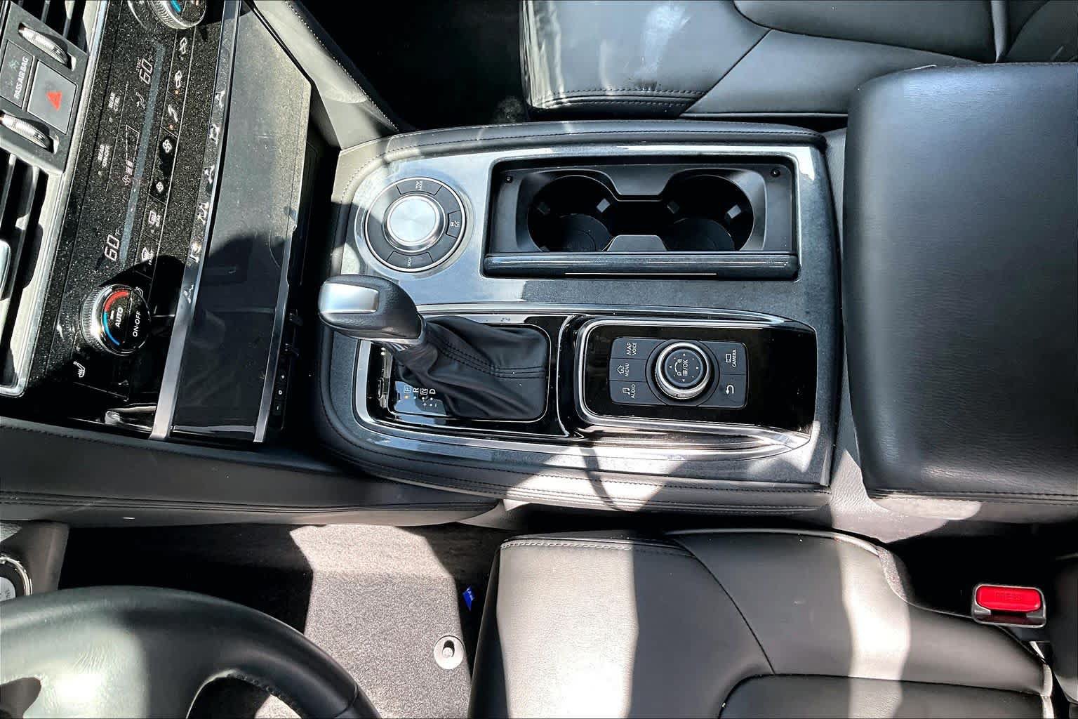 Used 2022 Nissan Armada SV w/ SV Appearance Package RWD image 17