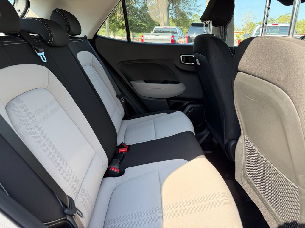 Used 2023 Hyundai Venue SEL FWD image 8