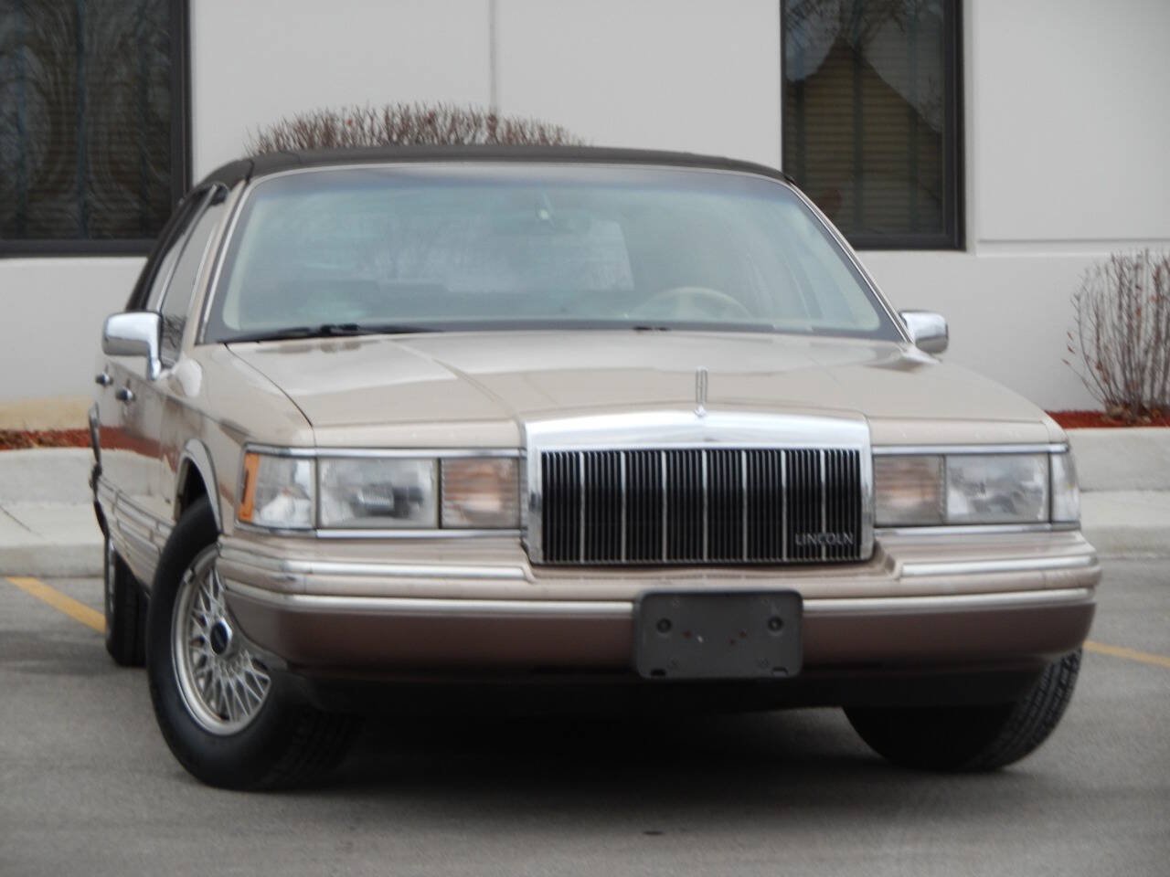 Used 1992 Lincoln Town Car Signature RWD image 5