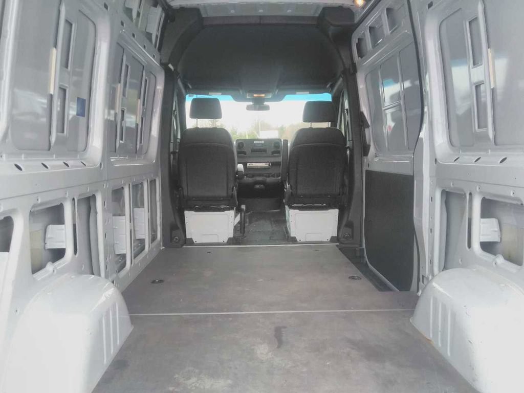 Used 2025 Mercedes-Benz Sprinter 2500 image 25