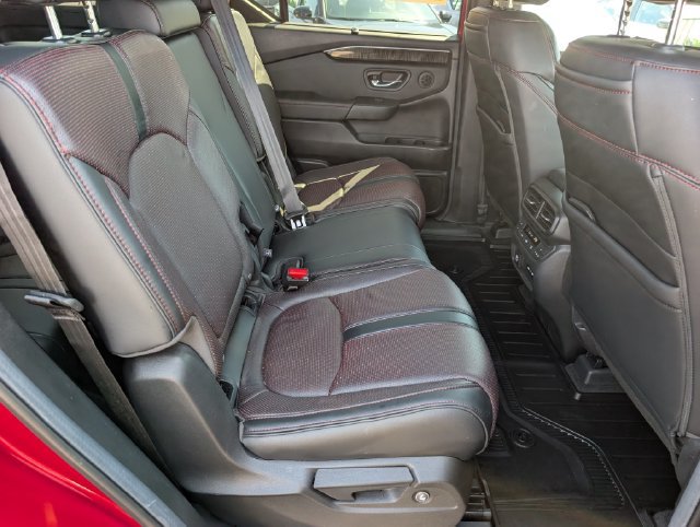 Used 2025 Honda Pilot Black Edition image 12