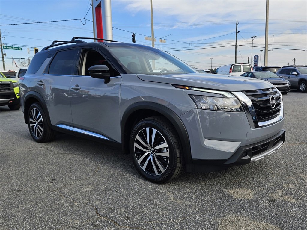 New 2025 Nissan Pathfinder Platinum image 17