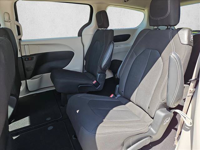 Used 2024 Chrysler Voyager LX FWD image 18