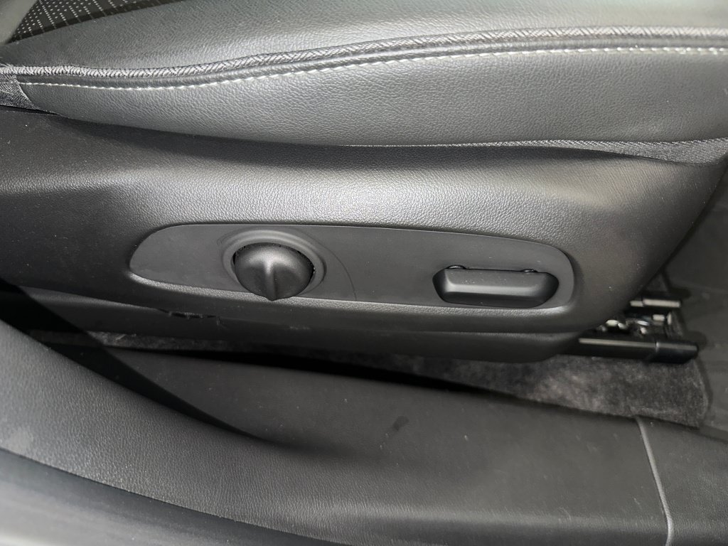 Used 2022 Buick Encore GX Essence w/ Experience Buick Package AWD/4WD image 33
