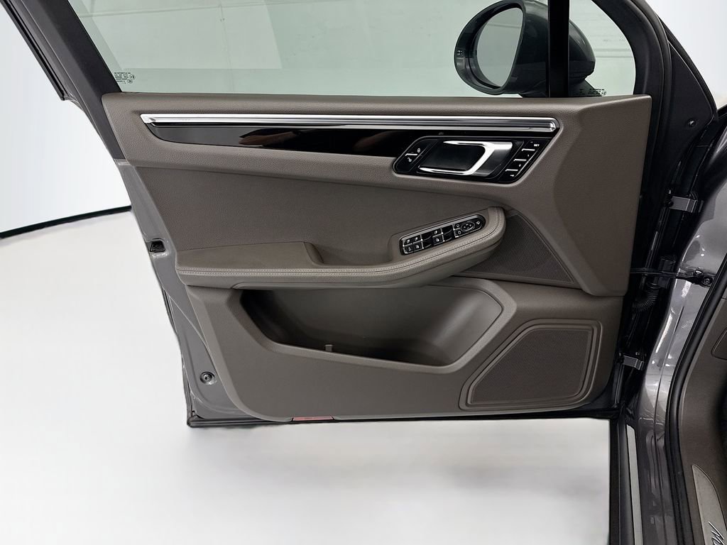 Used 2015 Porsche Macan S AWD/4WD image 21