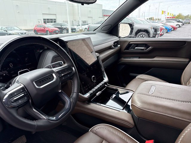 Used 2025 GMC Yukon Denali Ultimate AWD/4WD image 17