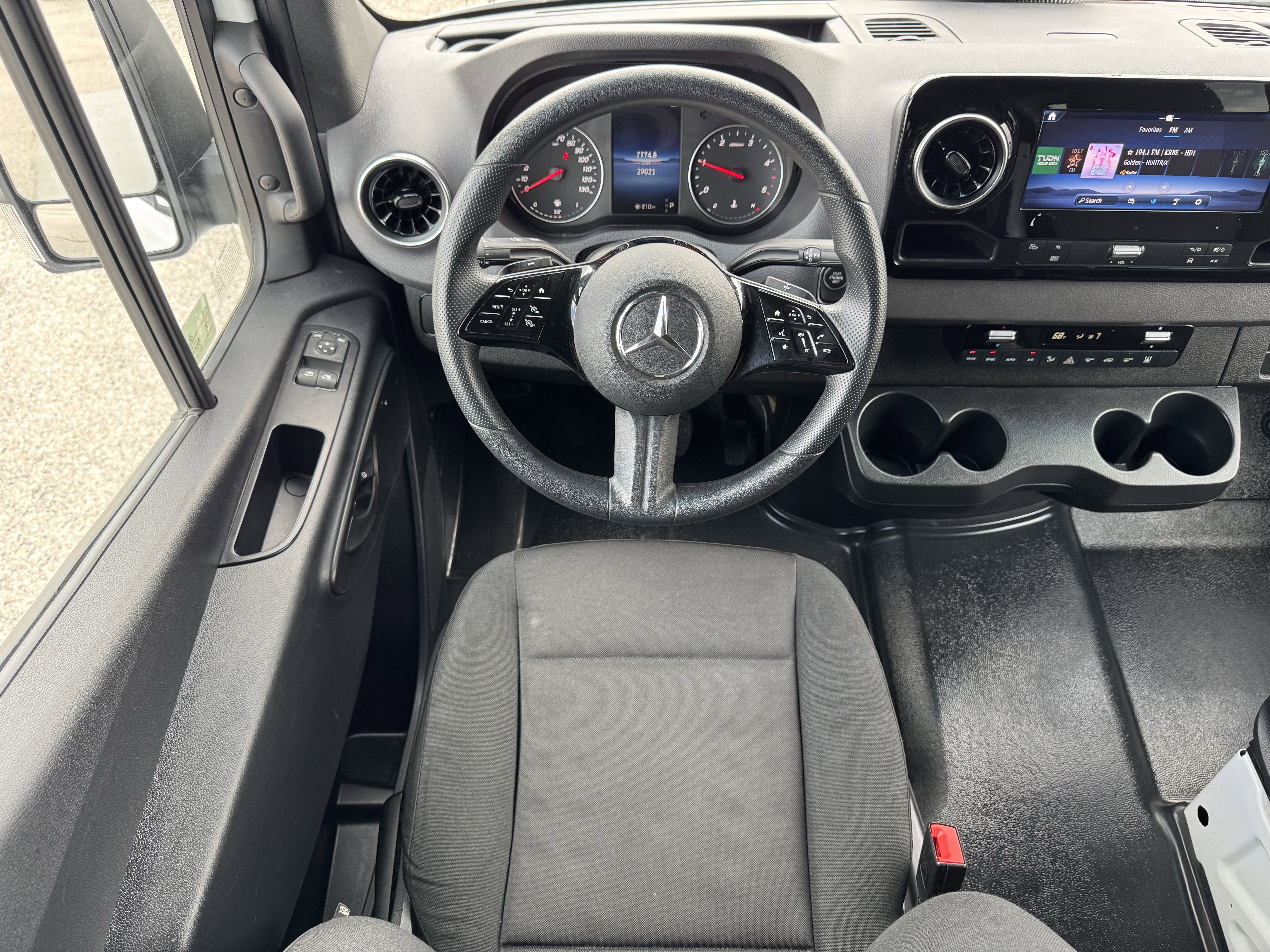 Used 2025 Mercedes-Benz Sprinter 2500 image 14