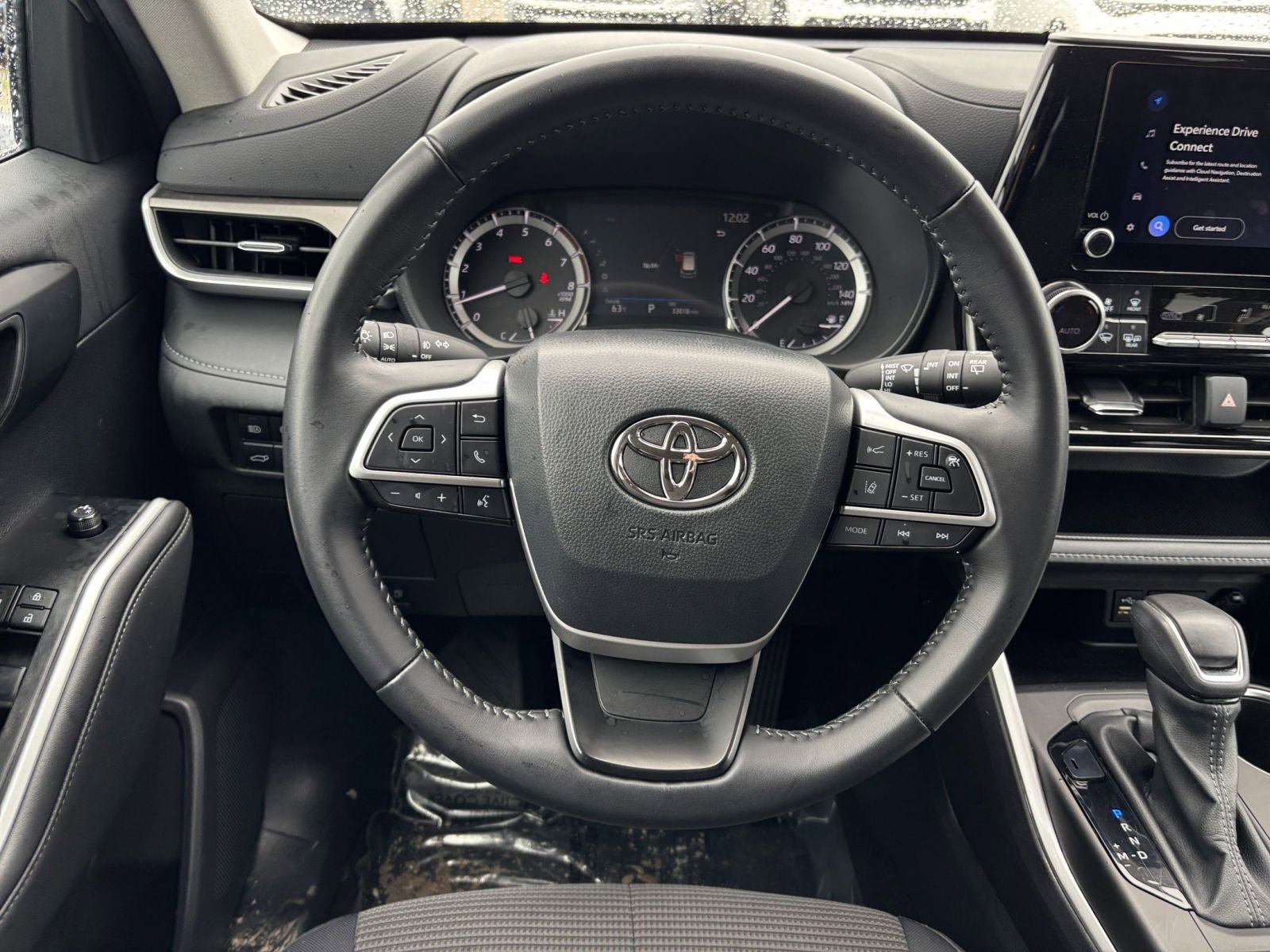 Used 2025 Toyota Highlander LE FWD image 37