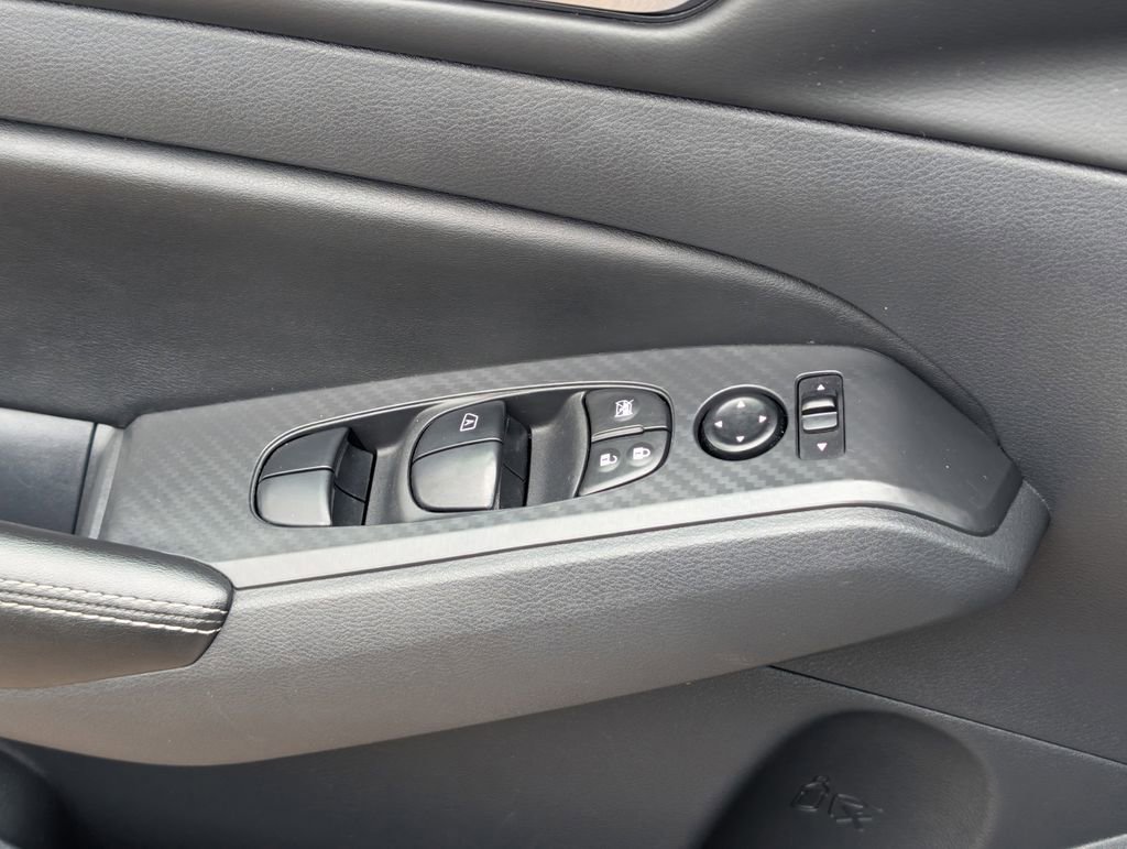 Used 2024 Nissan Altima 2.5 SV image 13