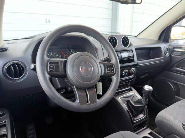 Used 2013 Jeep Compass Sport AWD/4WD image 12