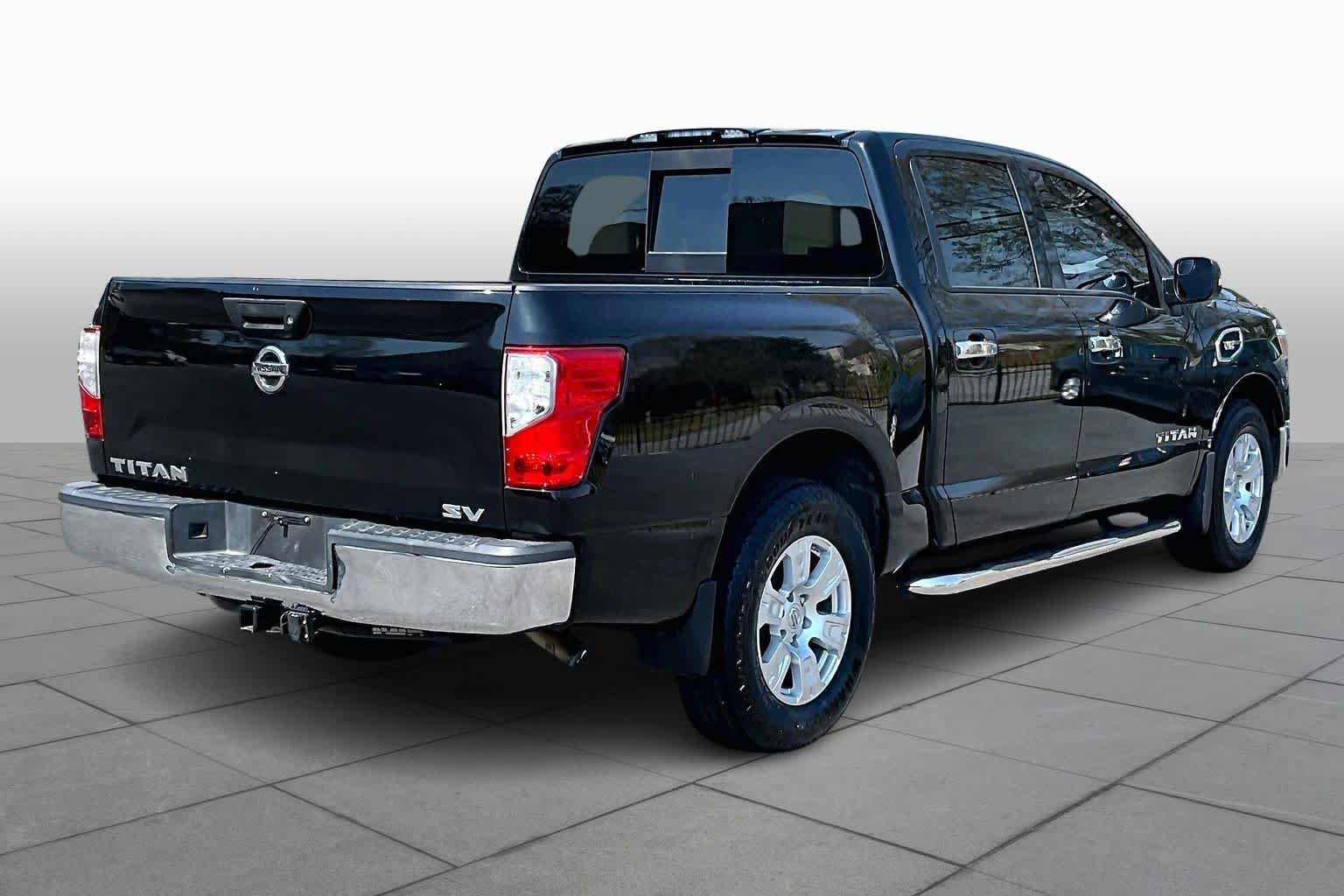 Used 2017 Nissan Titan SV RWD image 12