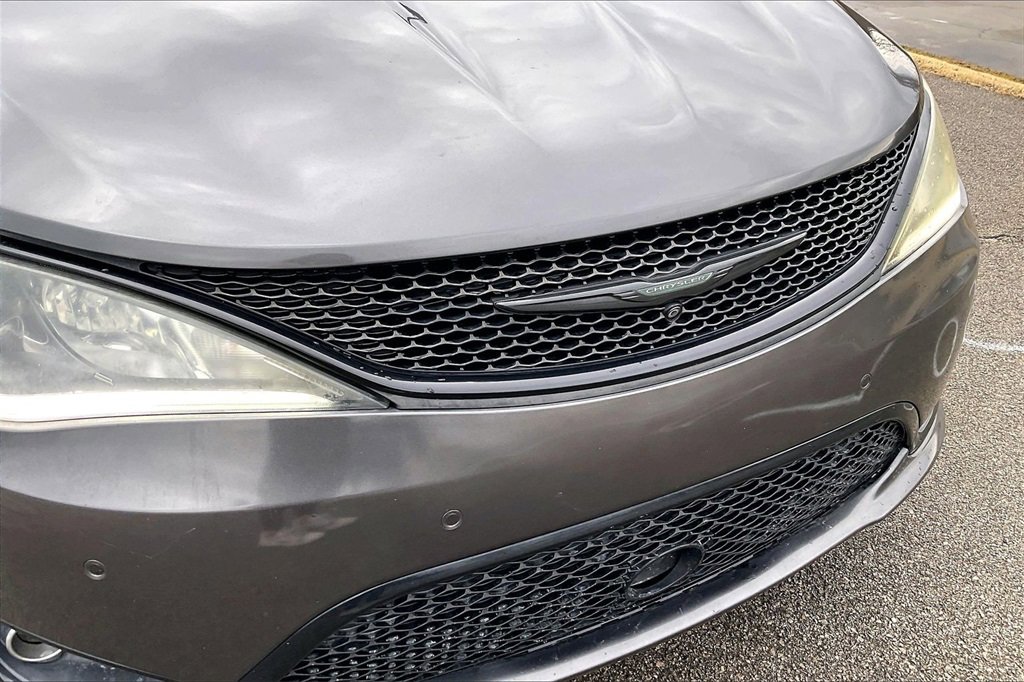 Used 2018 Chrysler Pacifica Limited w/ Advanced Safetytec Group image 29