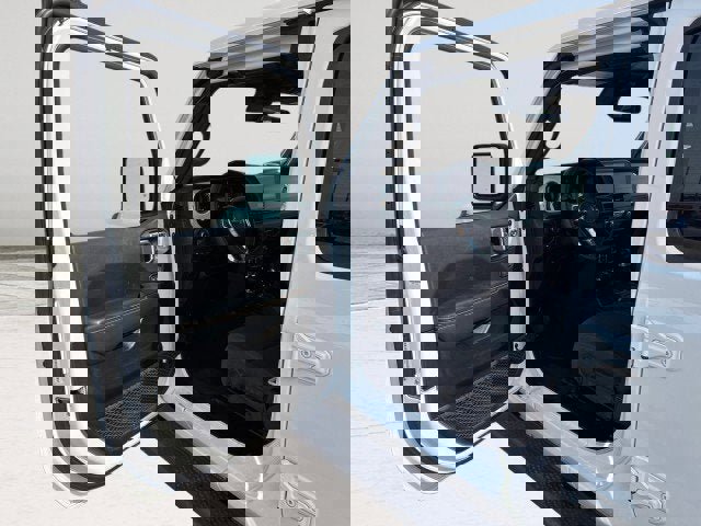 Used 2025 Jeep Wrangler Sahara 4xe image 10