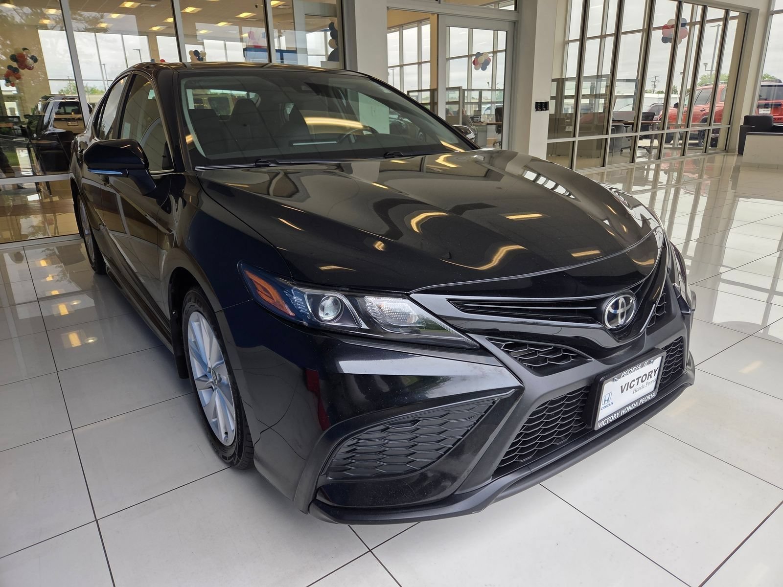 Used 2024 Toyota Camry SE FWD image 3