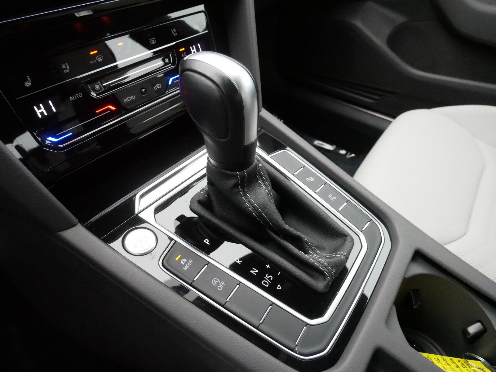 Used 2023 Volkswagen Arteon SEL Premium image 24