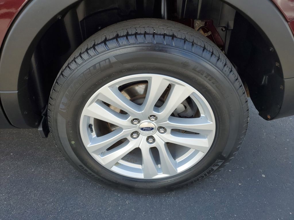 Used 2018 Ford Explorer XLT w/ Equipment Group 202A AWD/4WD image 33