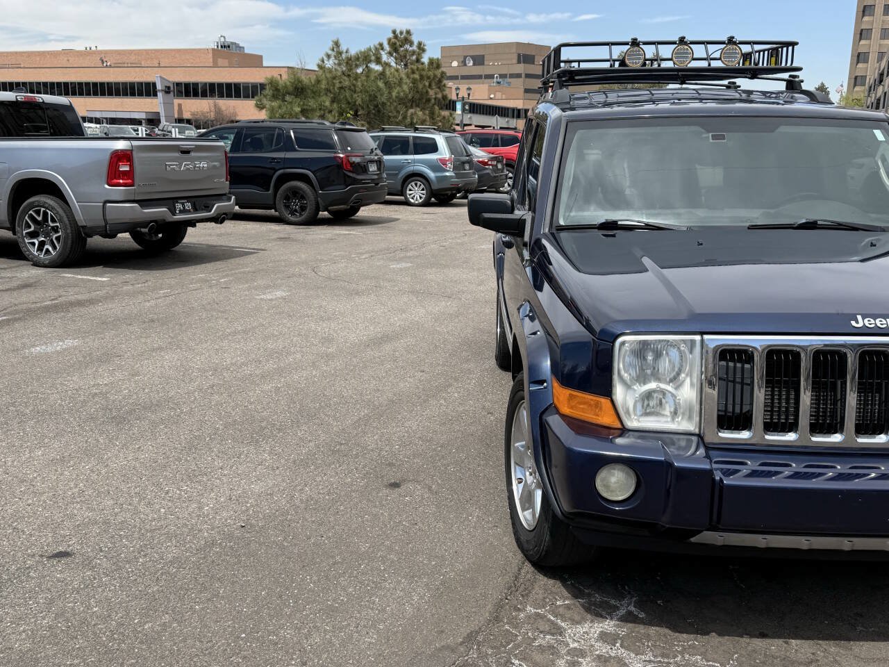 Used 2006 Jeep Commander Limited w/ Trailer Tow Group IV AWD/4WD image 4