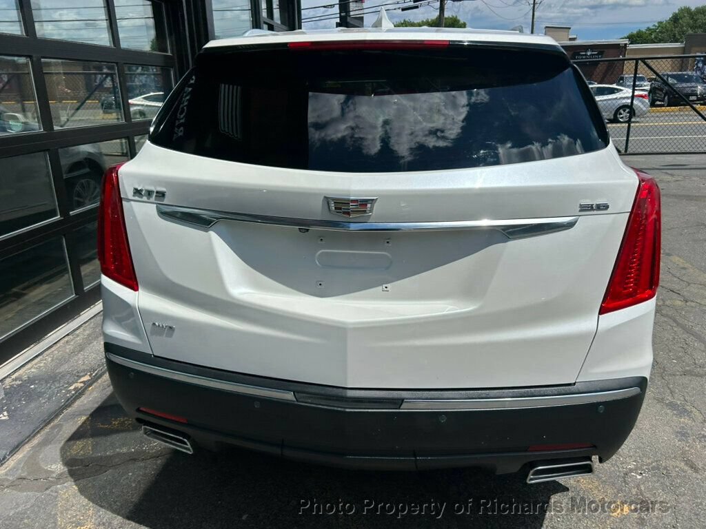 Used 2018 Cadillac XT5 Luxury w/ Driver Awareness Package AWD/4WD image 3