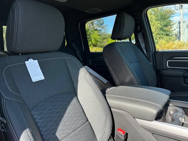 New 2026 RAM 3500 Big Horn AWD/4WD image 32