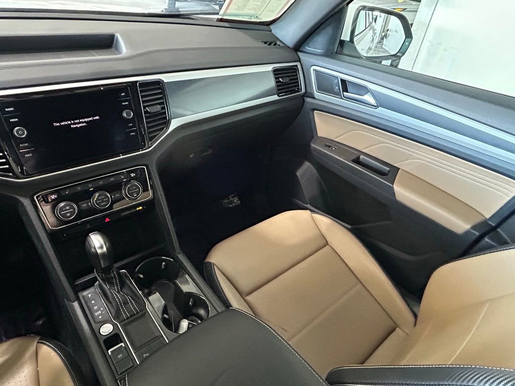 Used 2022 Volkswagen Atlas Cross Sport SE w/ Black Wheel Package image 11