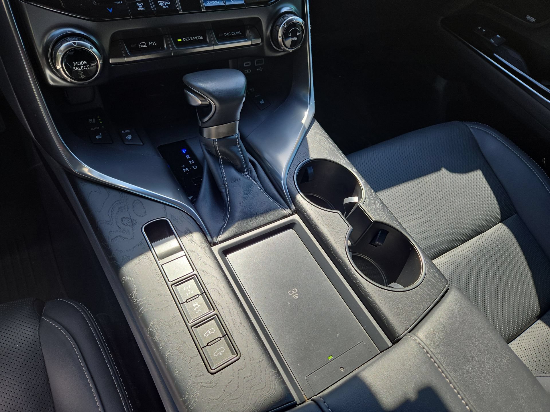 Used 2024 Lexus LX 600 4WD w/ Luxury Package image 22